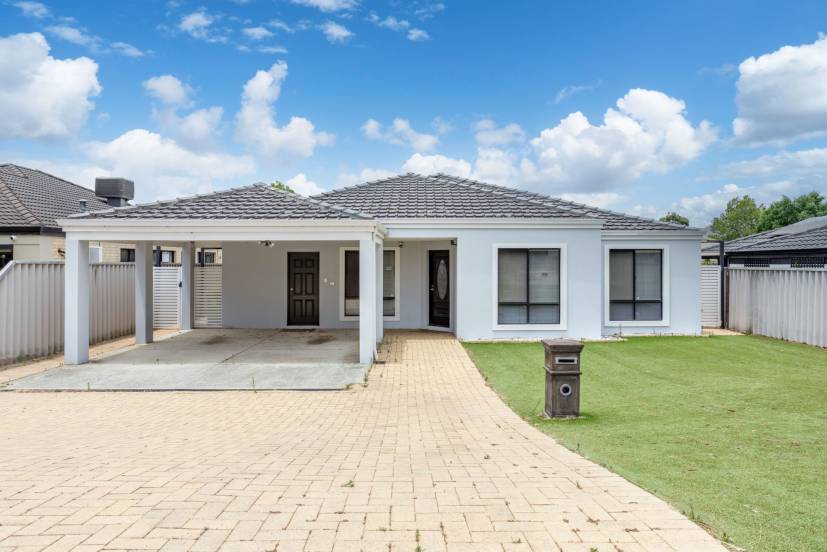 61 Grand Parade, REDCLIFFE, WA 6104 AUS
