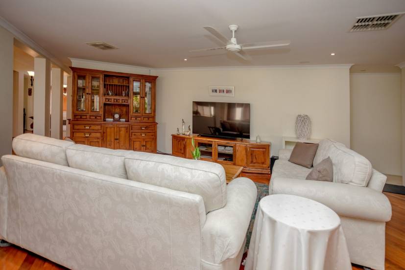 2 Nolan Avenue, SOUTHERN RIVER, WA 6110 AUS