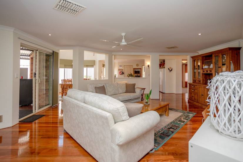 2 Nolan Avenue, SOUTHERN RIVER, WA 6110 AUS