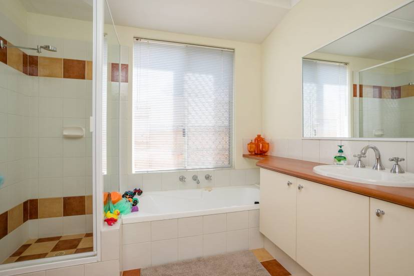 2 Nolan Avenue, SOUTHERN RIVER, WA 6110 AUS