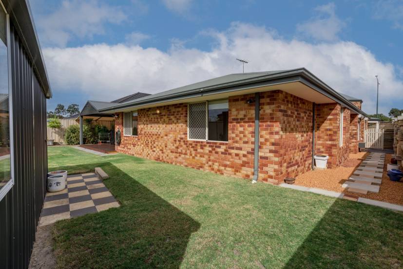 2 Nolan Avenue, SOUTHERN RIVER, WA 6110 AUS