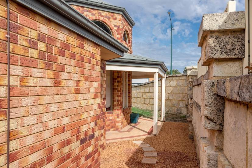 2 Nolan Avenue, SOUTHERN RIVER, WA 6110 AUS