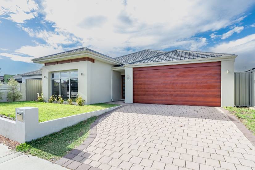 50 Wellman Avenue, PIARA WATERS, WA 6112 AUS