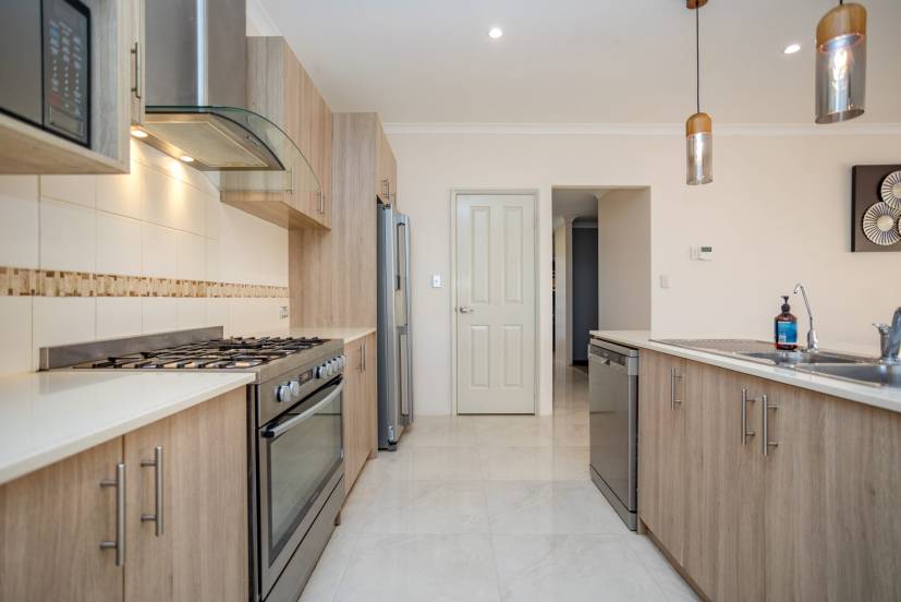 50 Wellman Avenue, PIARA WATERS, WA 6112 AUS