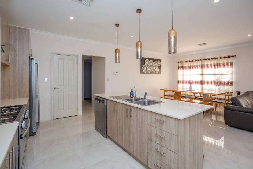 50 Wellman Avenue, PIARA WATERS, WA 6112 AUS
