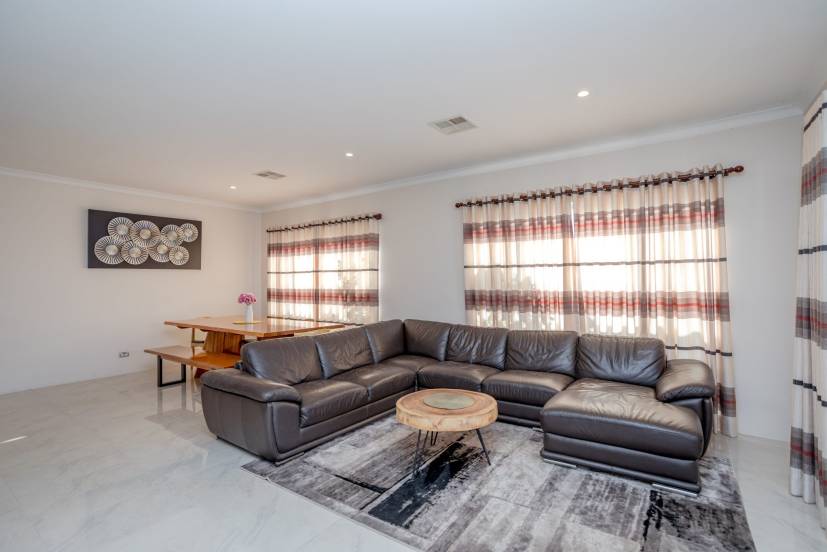 50 Wellman Avenue, PIARA WATERS, WA 6112 AUS
