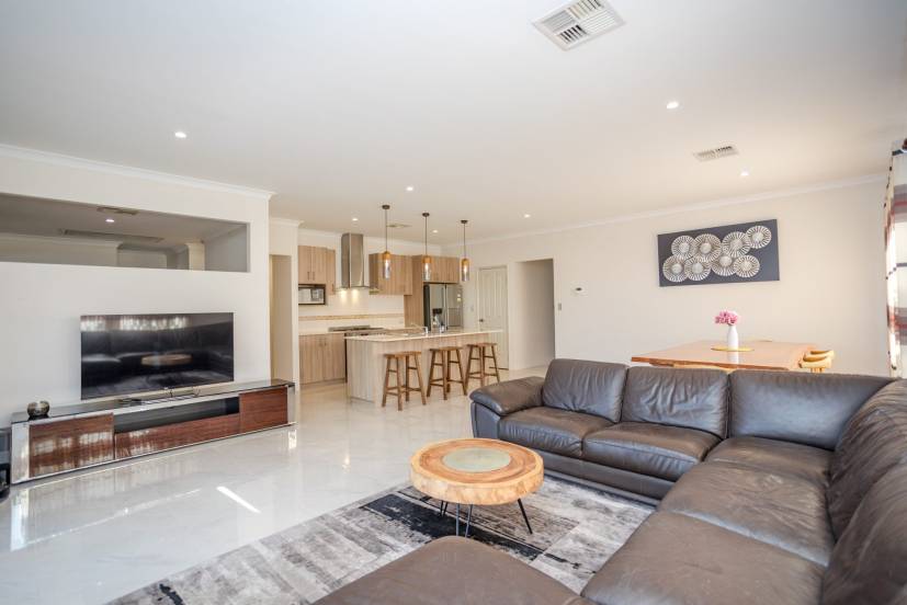 50 Wellman Avenue, PIARA WATERS, WA 6112 AUS