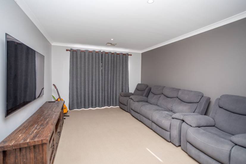 50 Wellman Avenue, PIARA WATERS, WA 6112 AUS