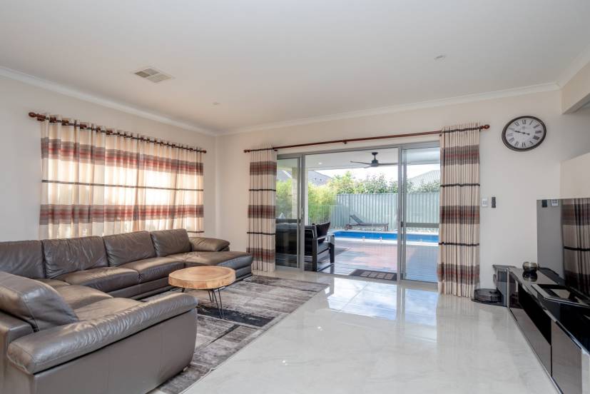 50 Wellman Avenue, PIARA WATERS, WA 6112 AUS
