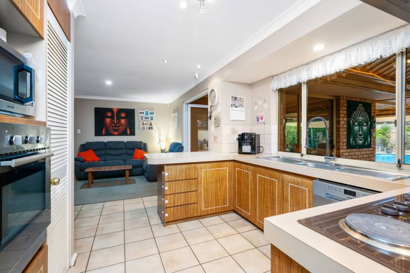 16 Swingler Way, GOSNELLS, WA 6110 AUS