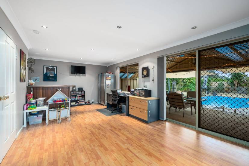 16 Swingler Way, GOSNELLS, WA 6110 AUS