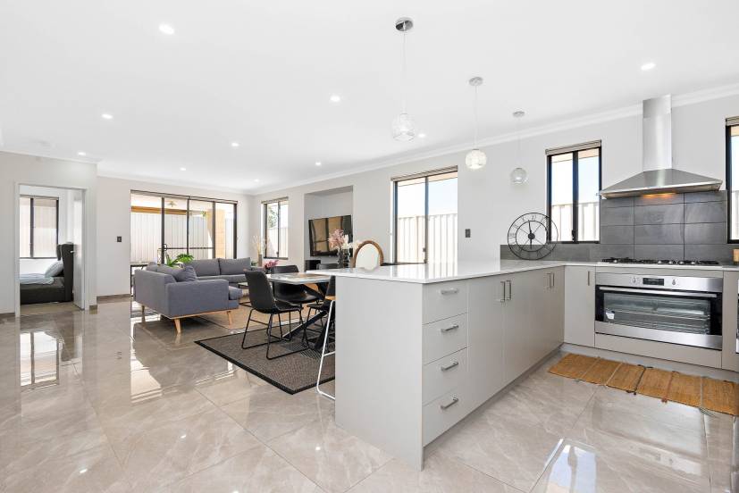 28 Addington Loop, PIARA WATERS, WA 6112 AUS