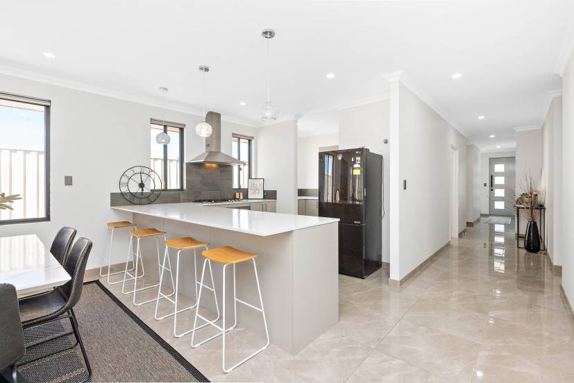 28 Addington Loop, PIARA WATERS, WA 6112 AUS