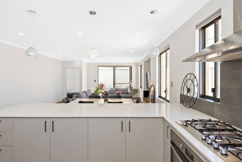 28 Addington Loop, PIARA WATERS, WA 6112 AUS