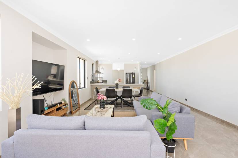 28 Addington Loop, PIARA WATERS, WA 6112 AUS