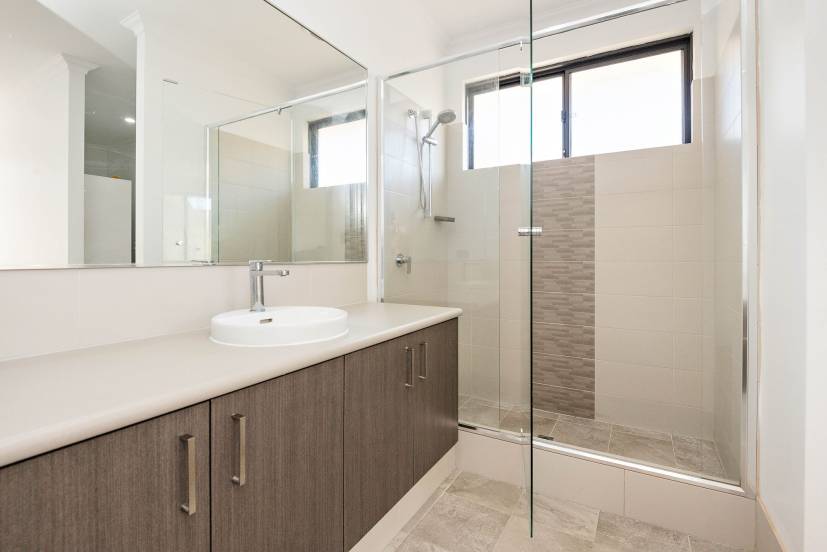 28 Addington Loop, PIARA WATERS, WA 6112 AUS