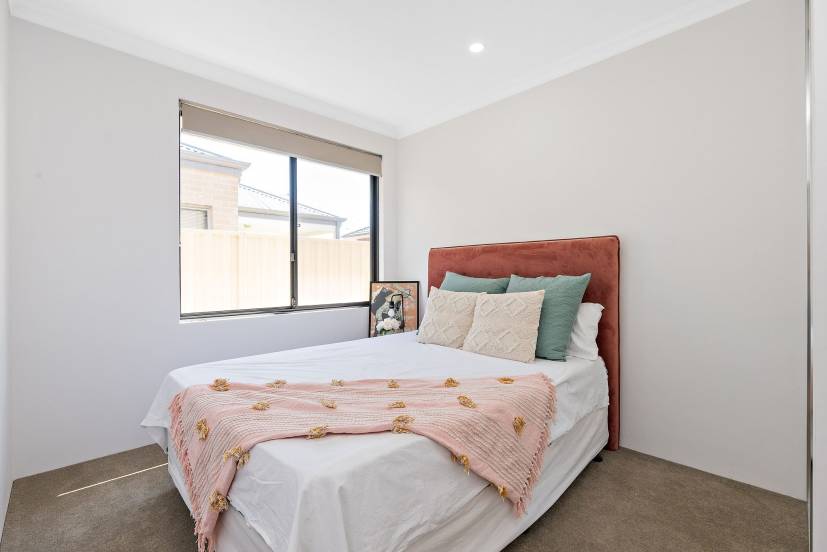 28 Addington Loop, PIARA WATERS, WA 6112 AUS