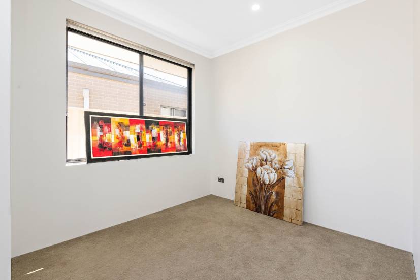 28 Addington Loop, PIARA WATERS, WA 6112 AUS