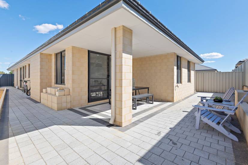 28 Addington Loop, PIARA WATERS, WA 6112 AUS