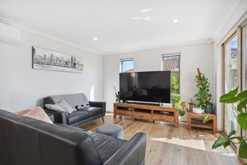 10/12 Arthur Street, CANNINGTON, WA 6107 AUS