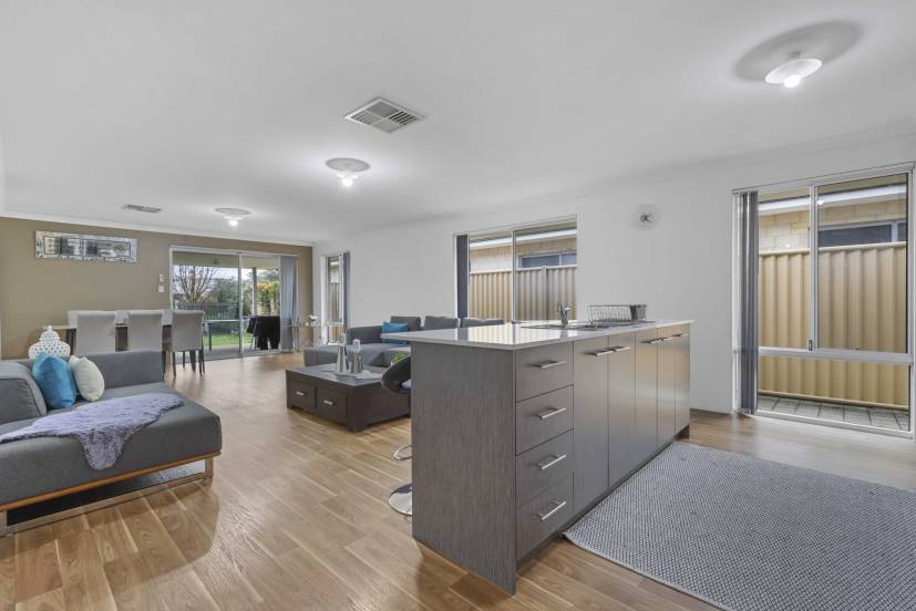 21 Binomial Way, PIARA WATERS, WA 6112 AUS