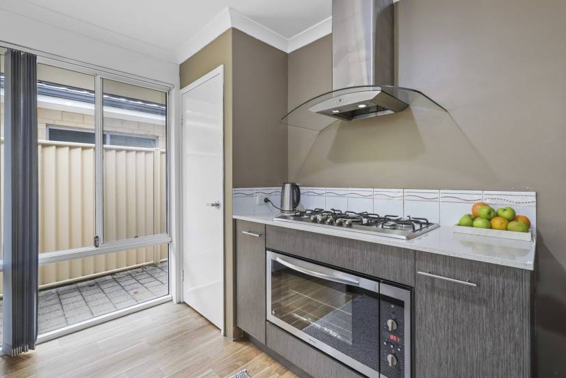 21 Binomial Way, PIARA WATERS, WA 6112 AUS