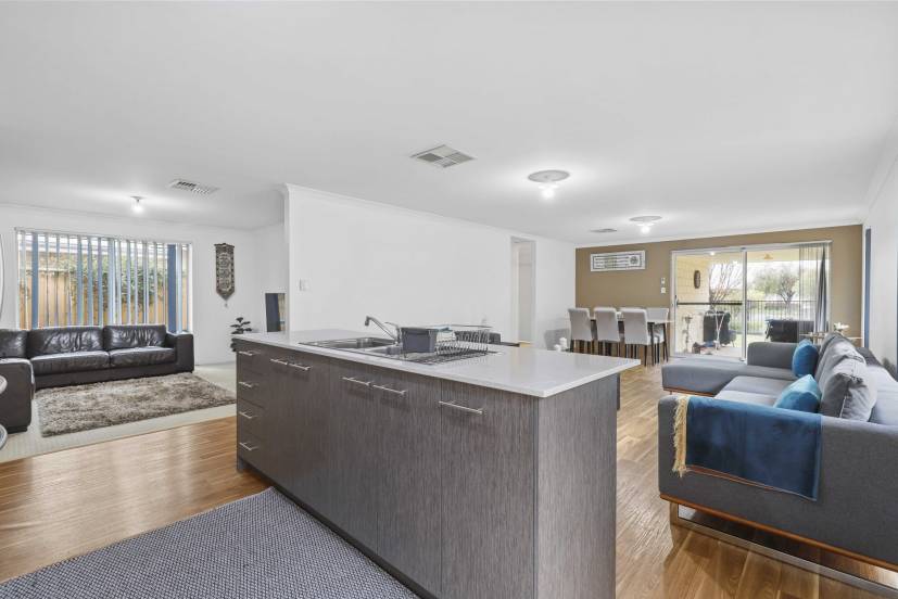 21 Binomial Way, PIARA WATERS, WA 6112 AUS