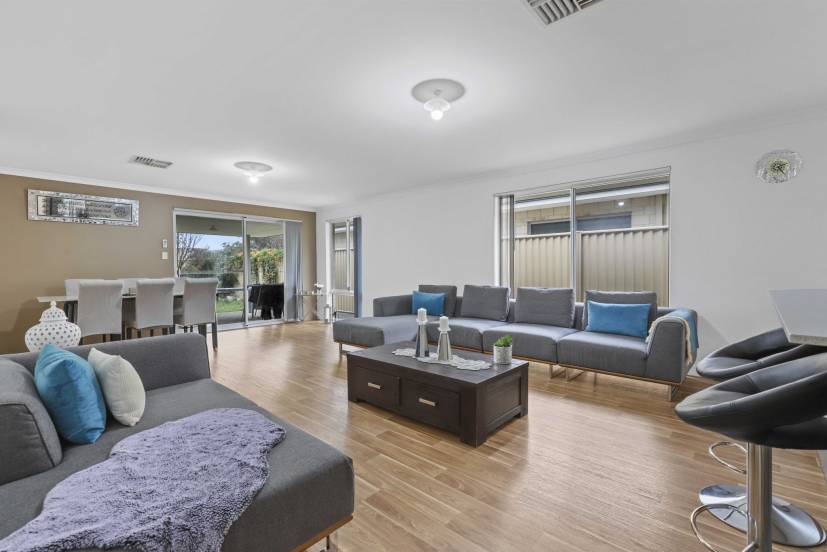 21 Binomial Way, PIARA WATERS, WA 6112 AUS
