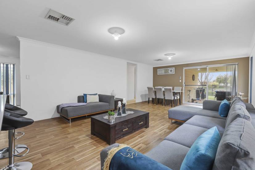 21 Binomial Way, PIARA WATERS, WA 6112 AUS