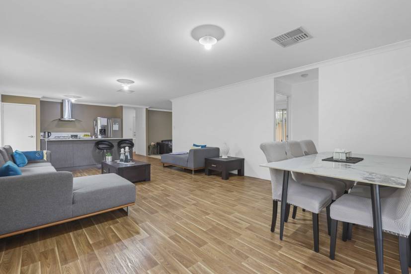 21 Binomial Way, PIARA WATERS, WA 6112 AUS