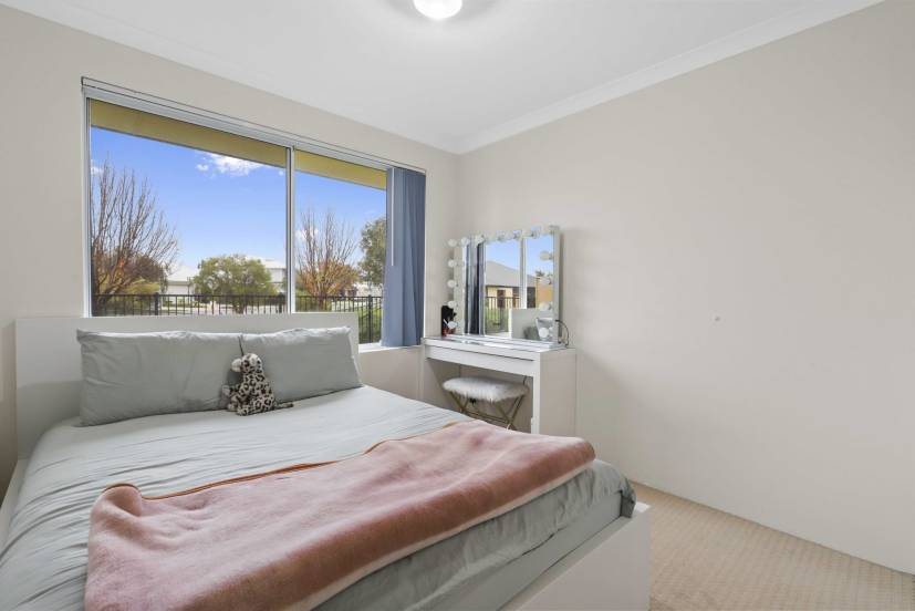 21 Binomial Way, PIARA WATERS, WA 6112 AUS