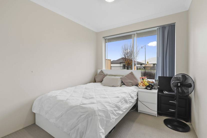 21 Binomial Way, PIARA WATERS, WA 6112 AUS