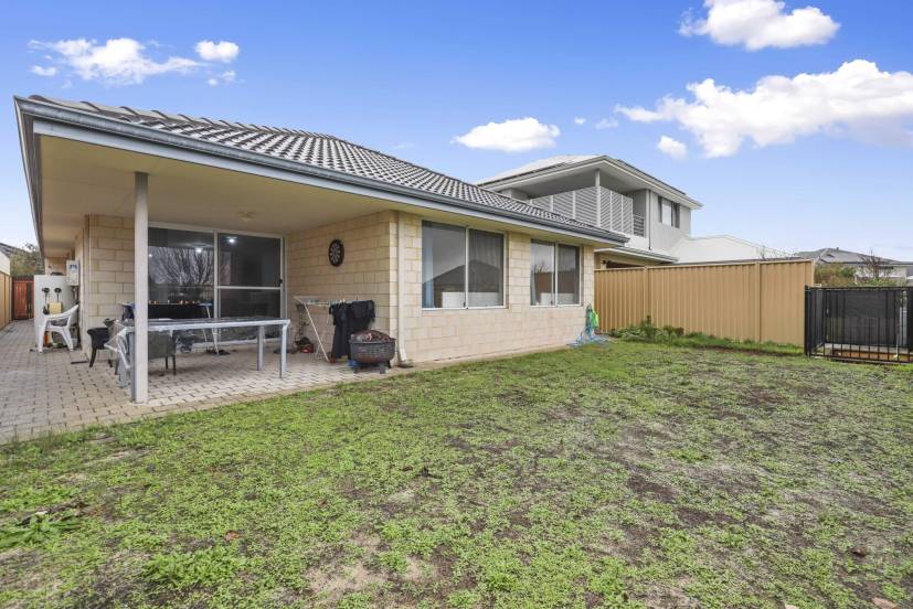 21 Binomial Way, PIARA WATERS, WA 6112 AUS