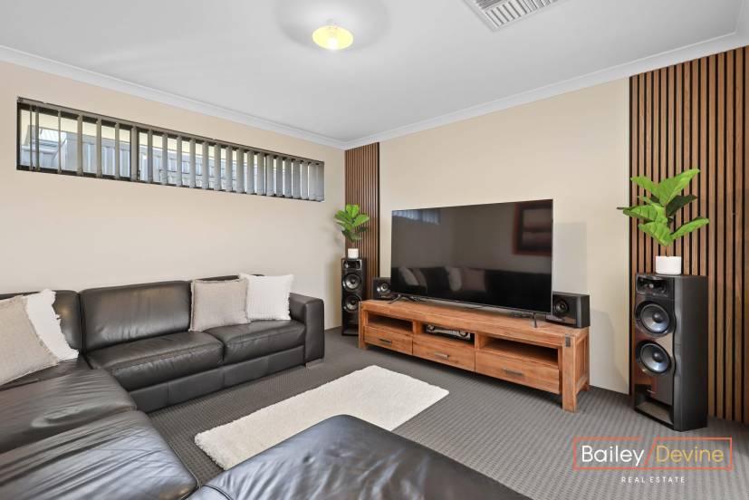 5 Plavin Street, PIARA WATERS, WA 6112 AUS