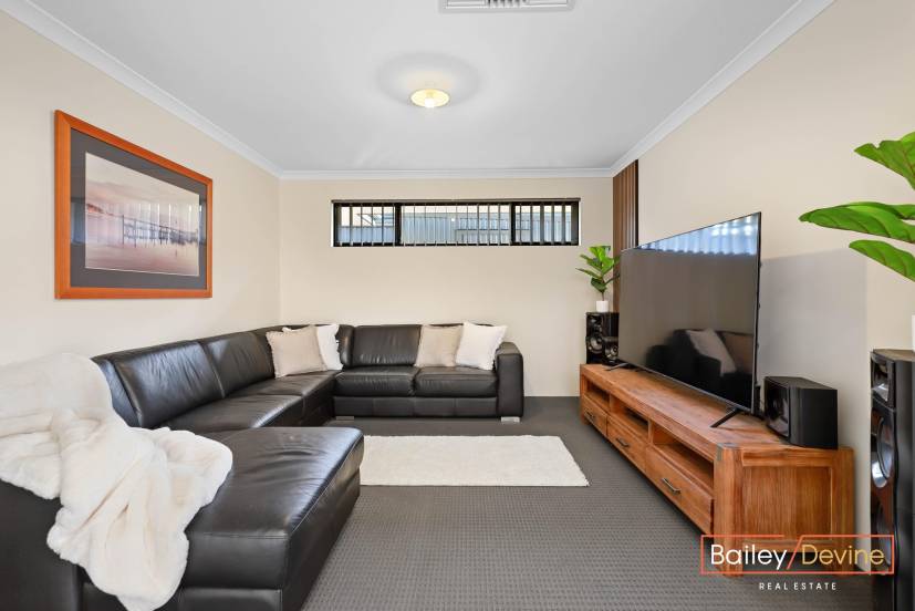 5 Plavin Street, PIARA WATERS, WA 6112 AUS