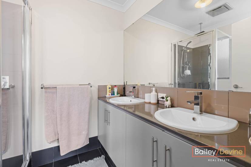 5 Plavin Street, PIARA WATERS, WA 6112 AUS