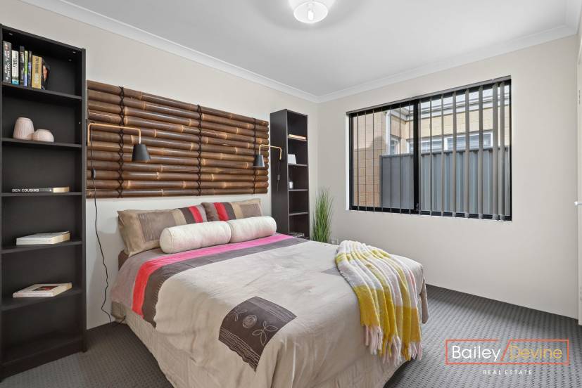 5 Plavin Street, PIARA WATERS, WA 6112 AUS