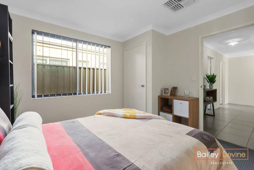 5 Plavin Street, PIARA WATERS, WA 6112 AUS