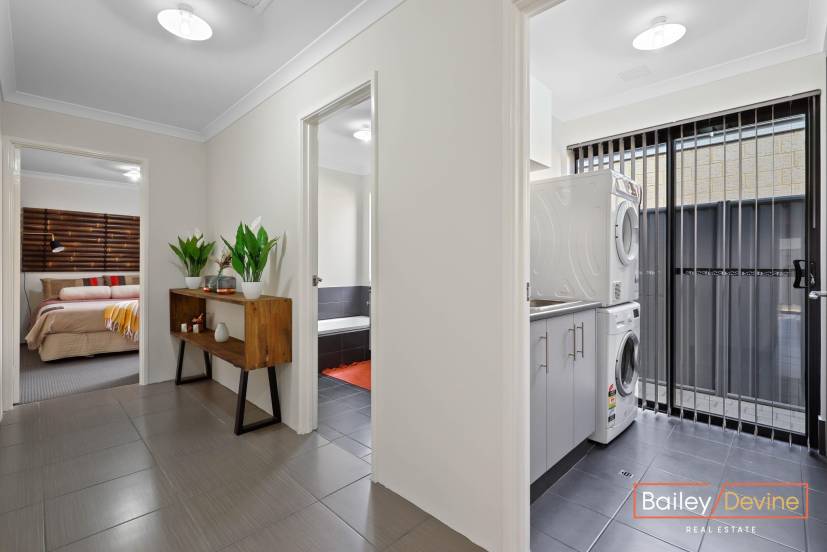 5 Plavin Street, PIARA WATERS, WA 6112 AUS