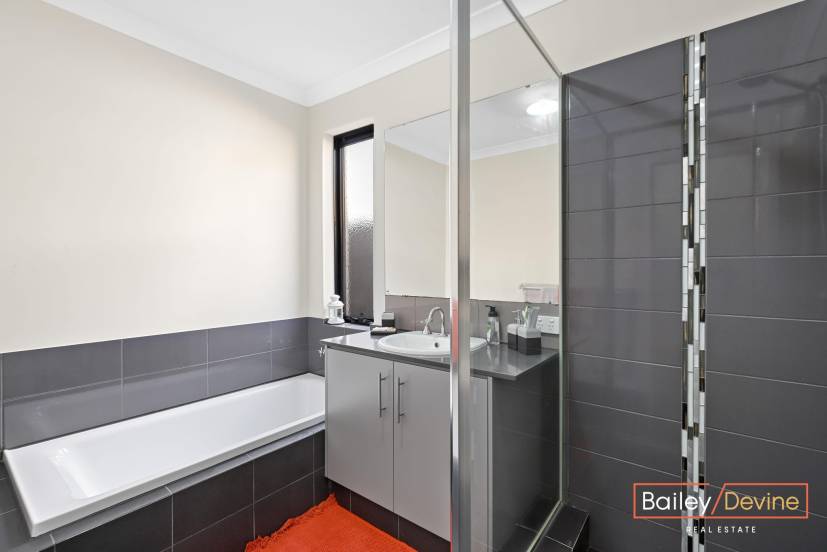 5 Plavin Street, PIARA WATERS, WA 6112 AUS