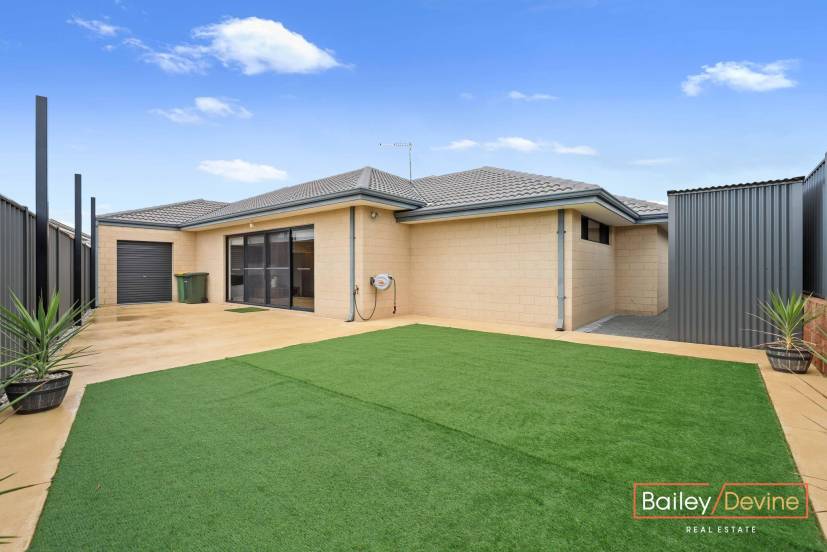 5 Plavin Street, PIARA WATERS, WA 6112 AUS