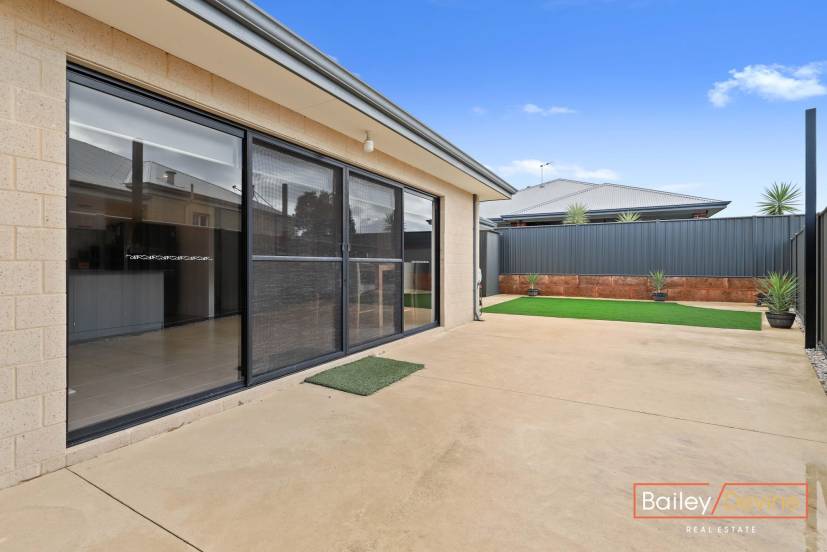 5 Plavin Street, PIARA WATERS, WA 6112 AUS