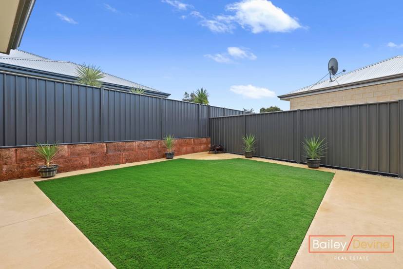 5 Plavin Street, PIARA WATERS, WA 6112 AUS