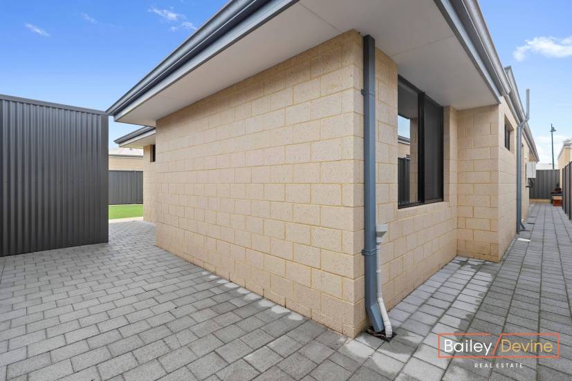 5 Plavin Street, PIARA WATERS, WA 6112 AUS