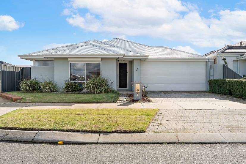 7 Tuff Way, PIARA WATERS, WA 6112 AUS