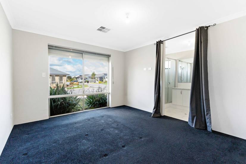 7 Tuff Way, PIARA WATERS, WA 6112 AUS