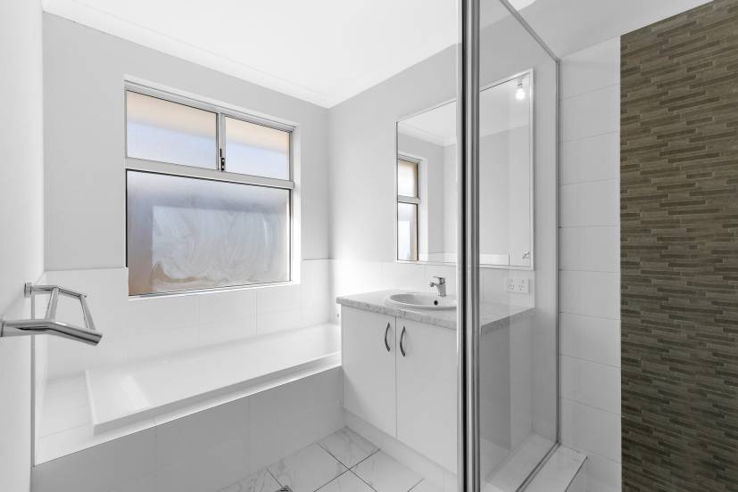 7 Tuff Way, PIARA WATERS, WA 6112 AUS