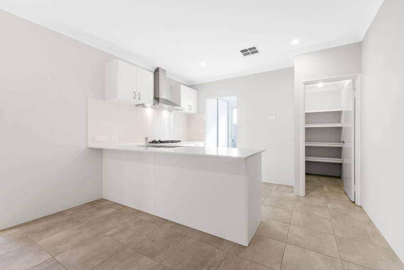 7 Tuff Way, PIARA WATERS, WA 6112 AUS