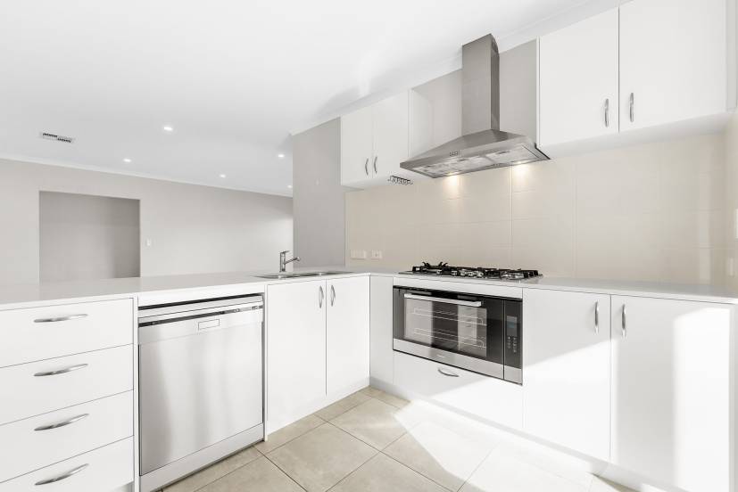 7 Tuff Way, PIARA WATERS, WA 6112 AUS