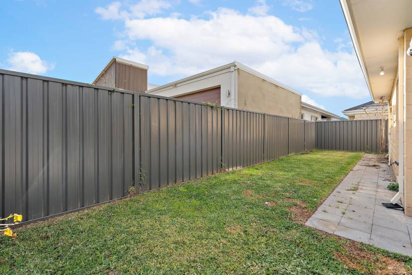 7 Tuff Way, PIARA WATERS, WA 6112 AUS
